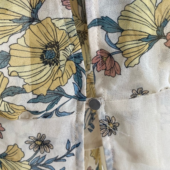 Gorgeous long-sleeve floral wrap top see-through - Picture 3 of 4